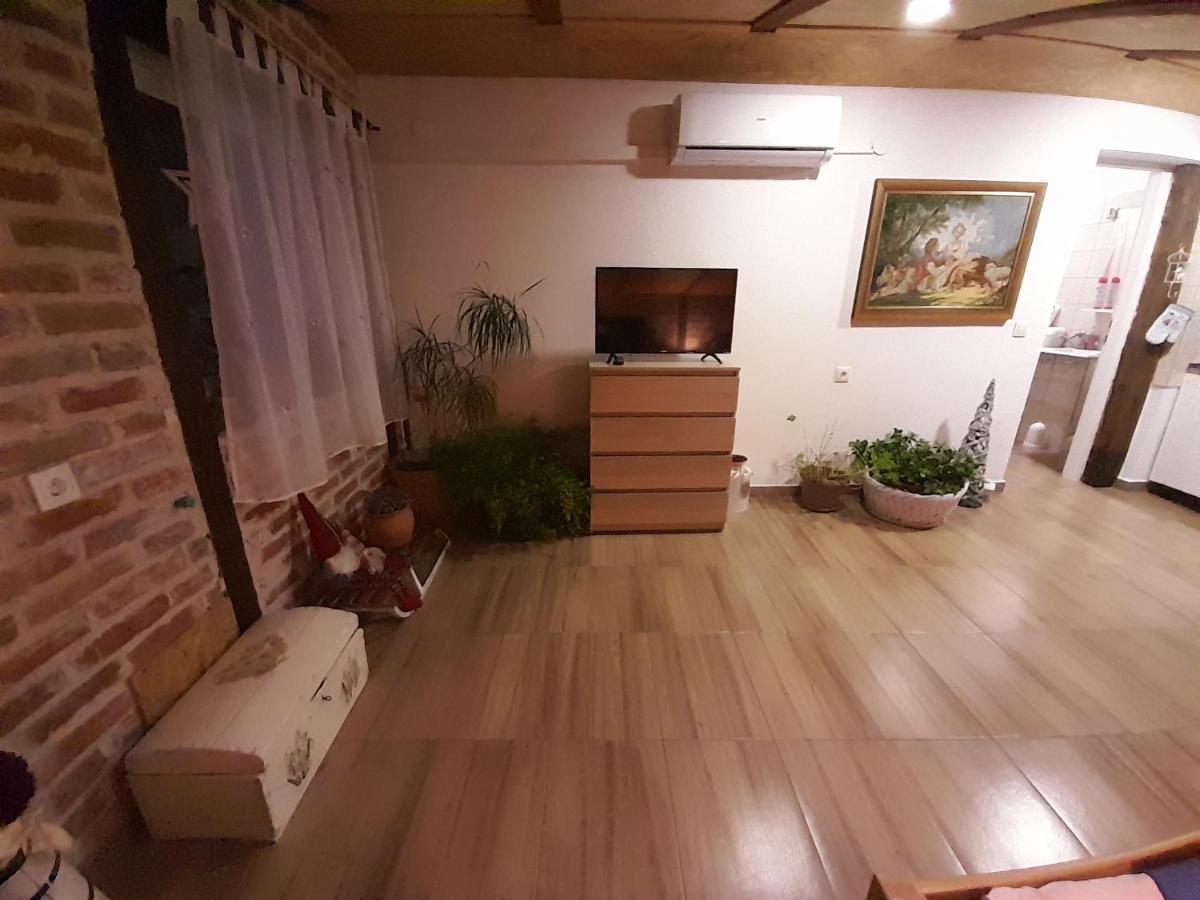 Apartment Ada Bed & Breakfast Gracac  Екстер'єр фото