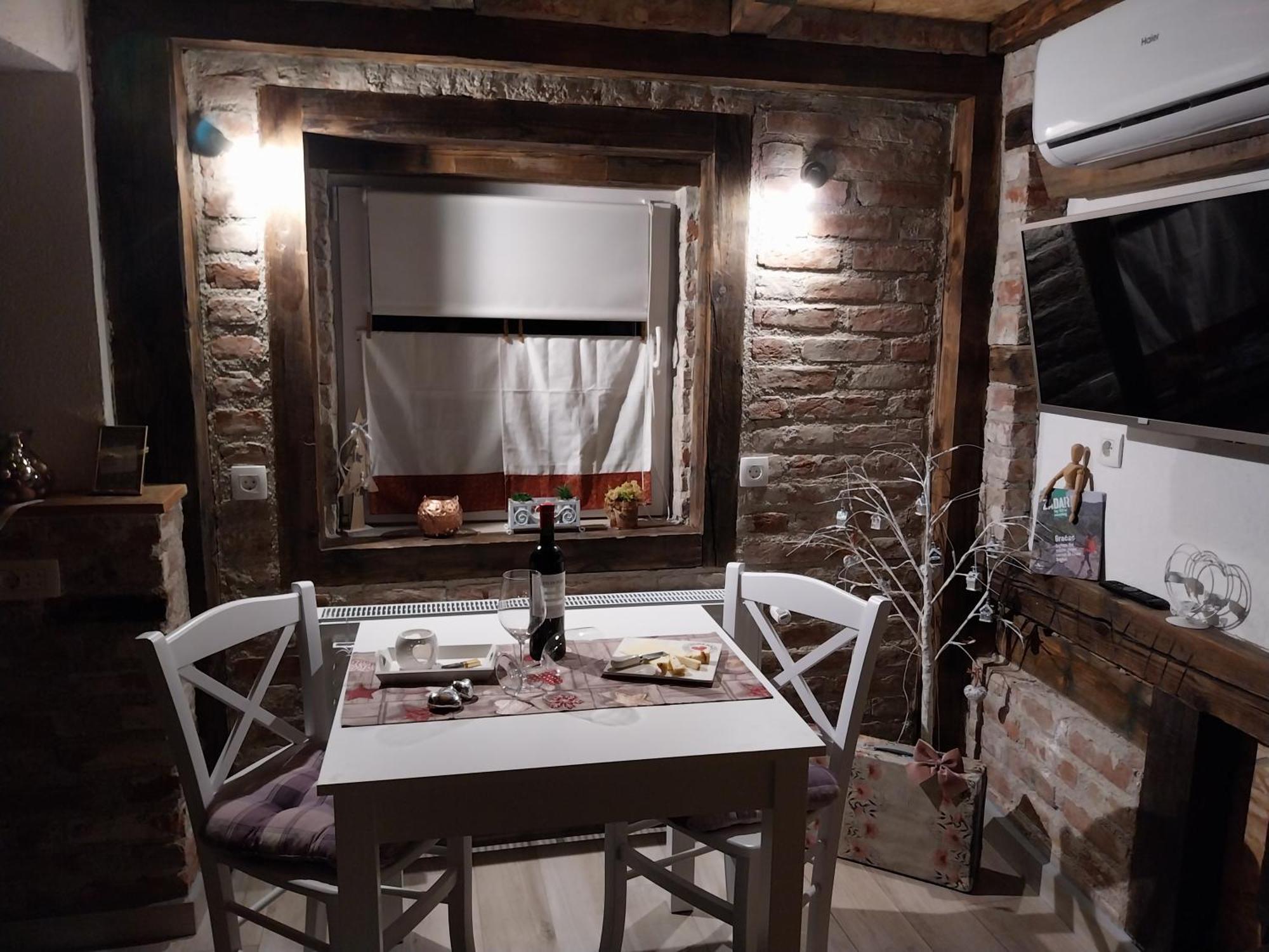 Apartment Ada Bed & Breakfast Gracac  Екстер'єр фото