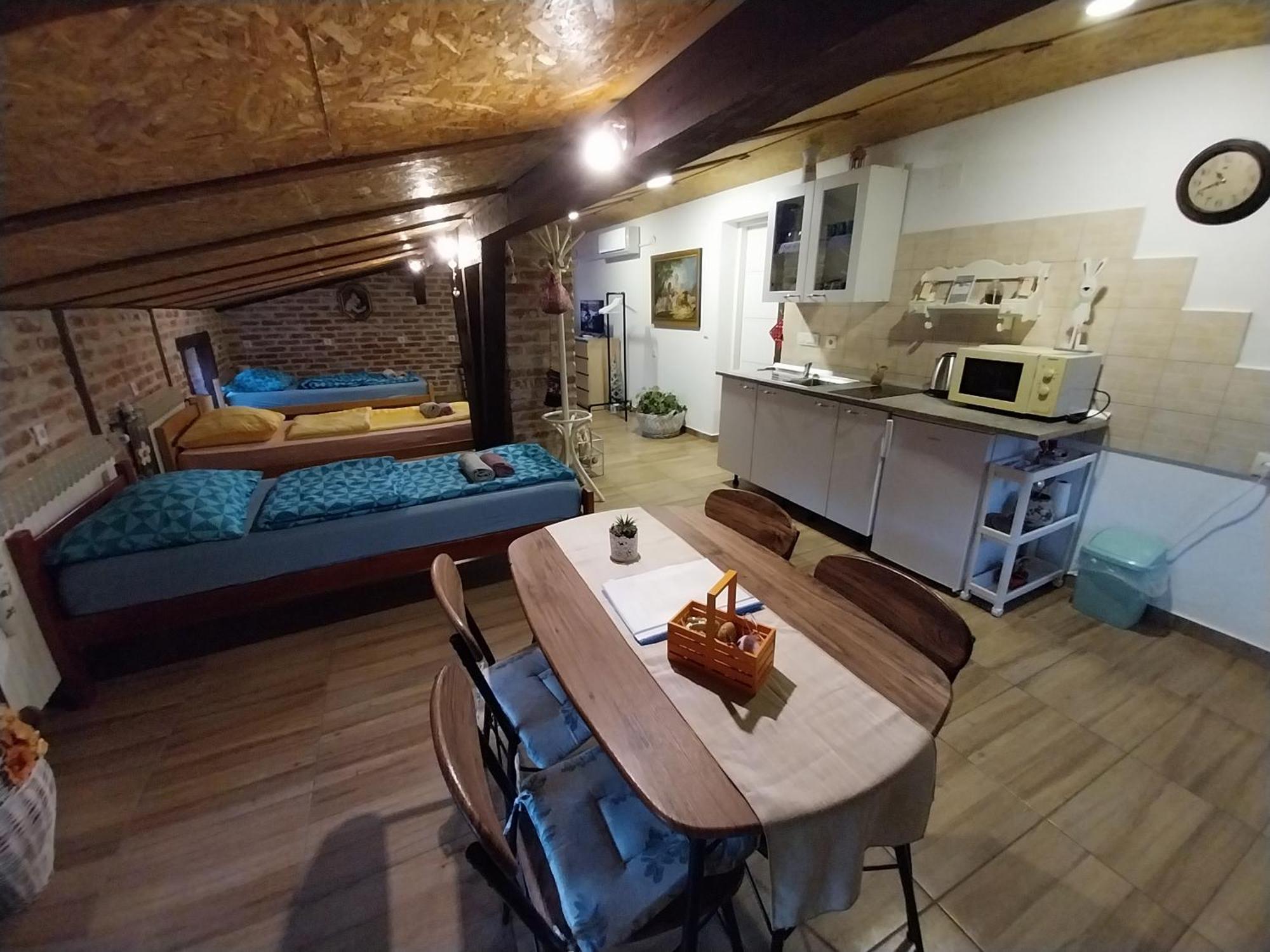 Apartment Ada Bed & Breakfast Gracac  Екстер'єр фото
