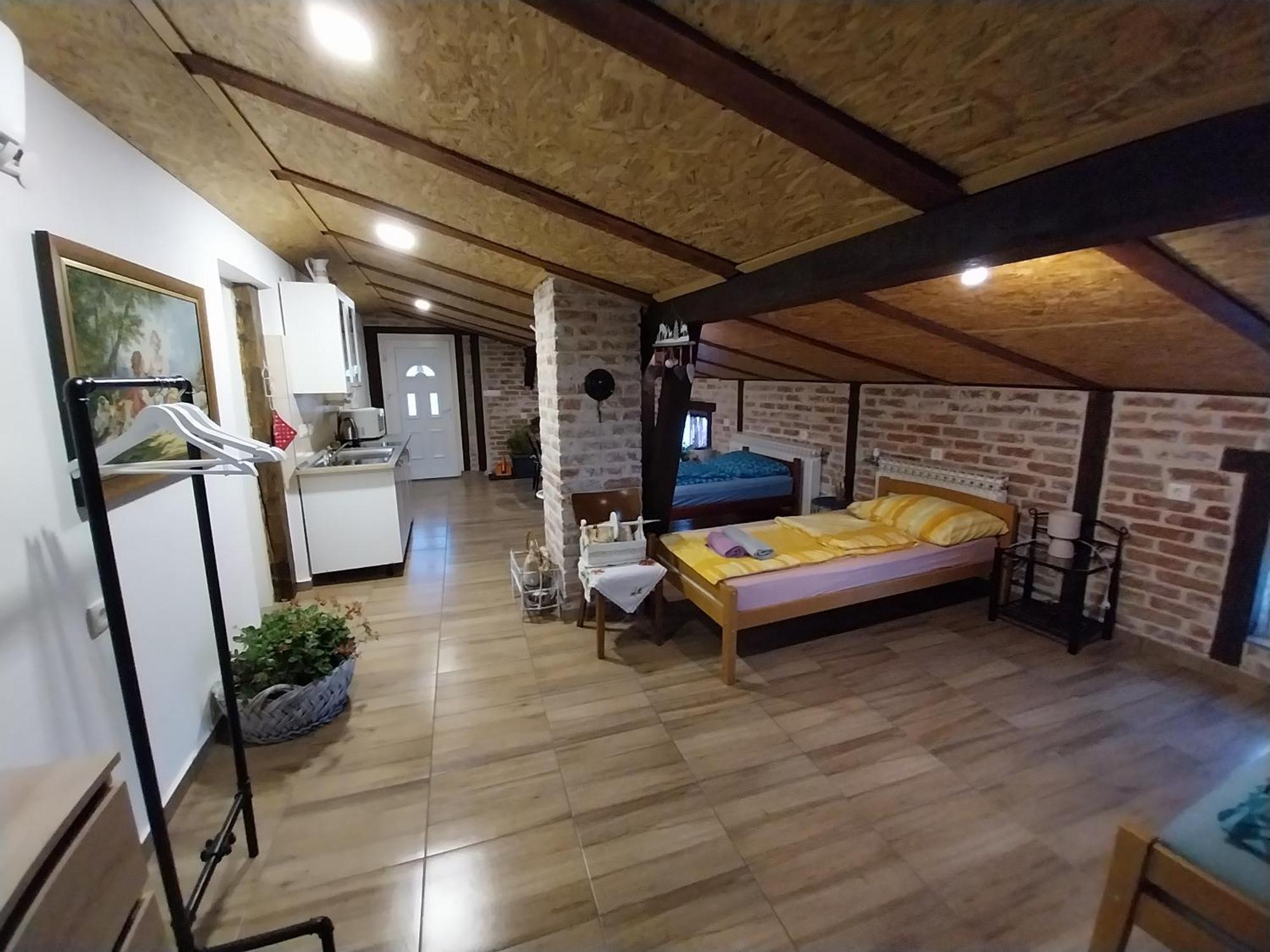 Apartment Ada Bed & Breakfast Gracac  Екстер'єр фото