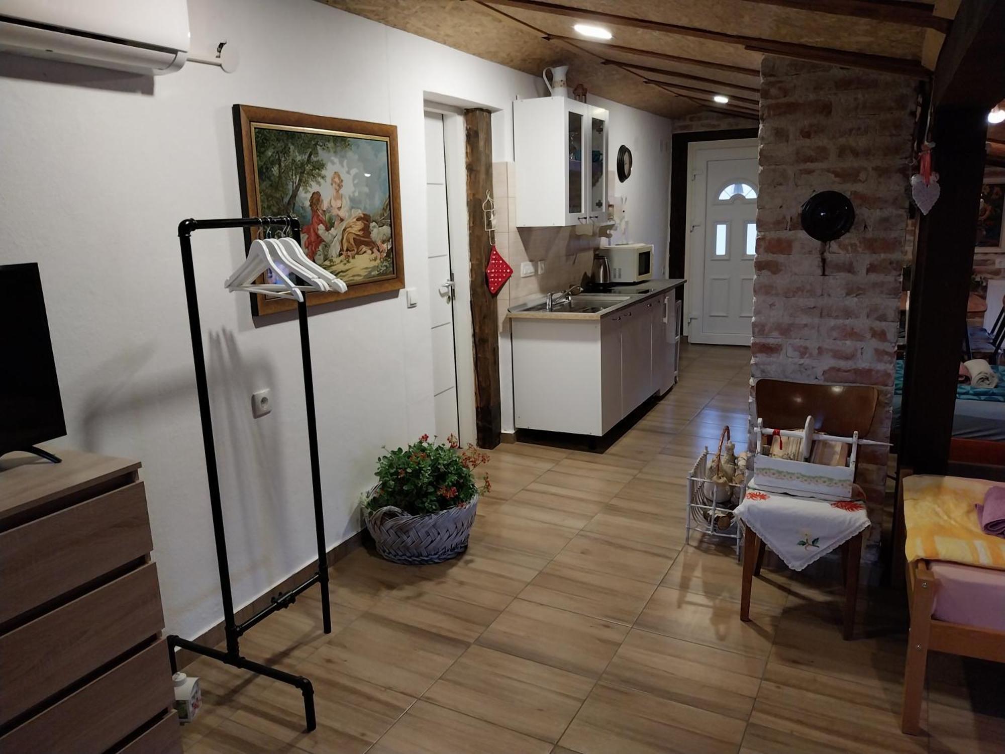 Apartment Ada Bed & Breakfast Gracac  Екстер'єр фото