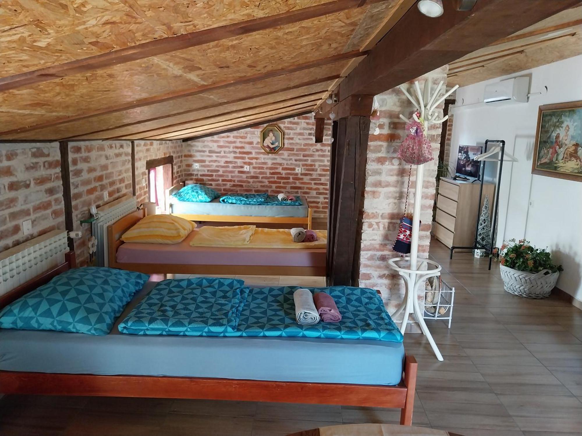 Apartment Ada Bed & Breakfast Gracac  Екстер'єр фото