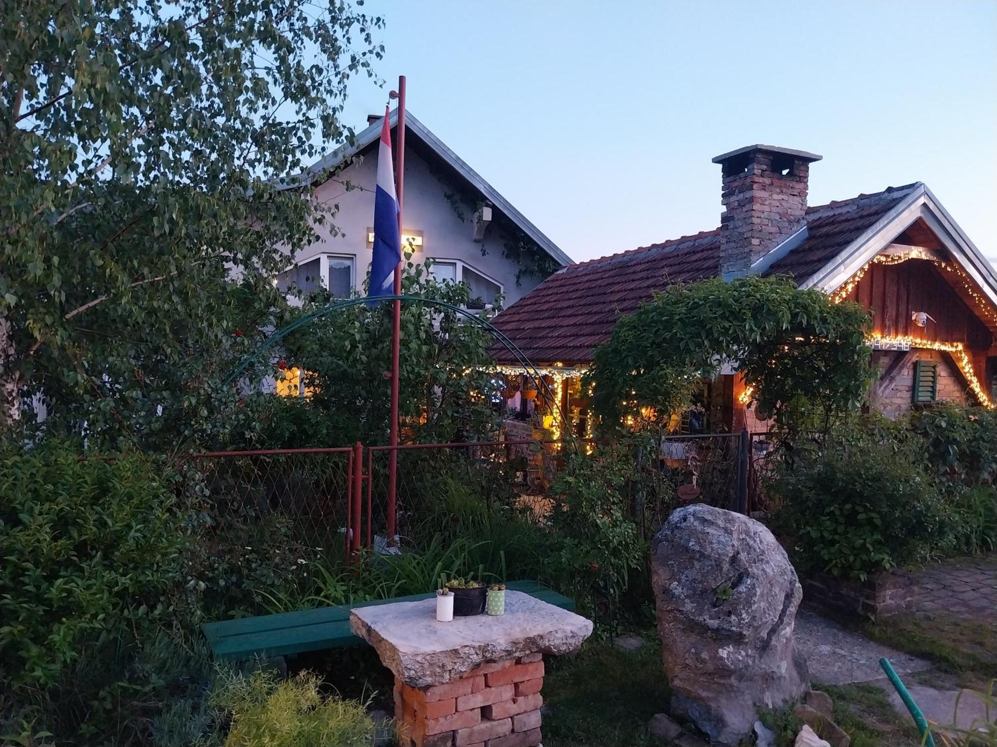 Apartment Ada Bed & Breakfast Gracac  Екстер'єр фото