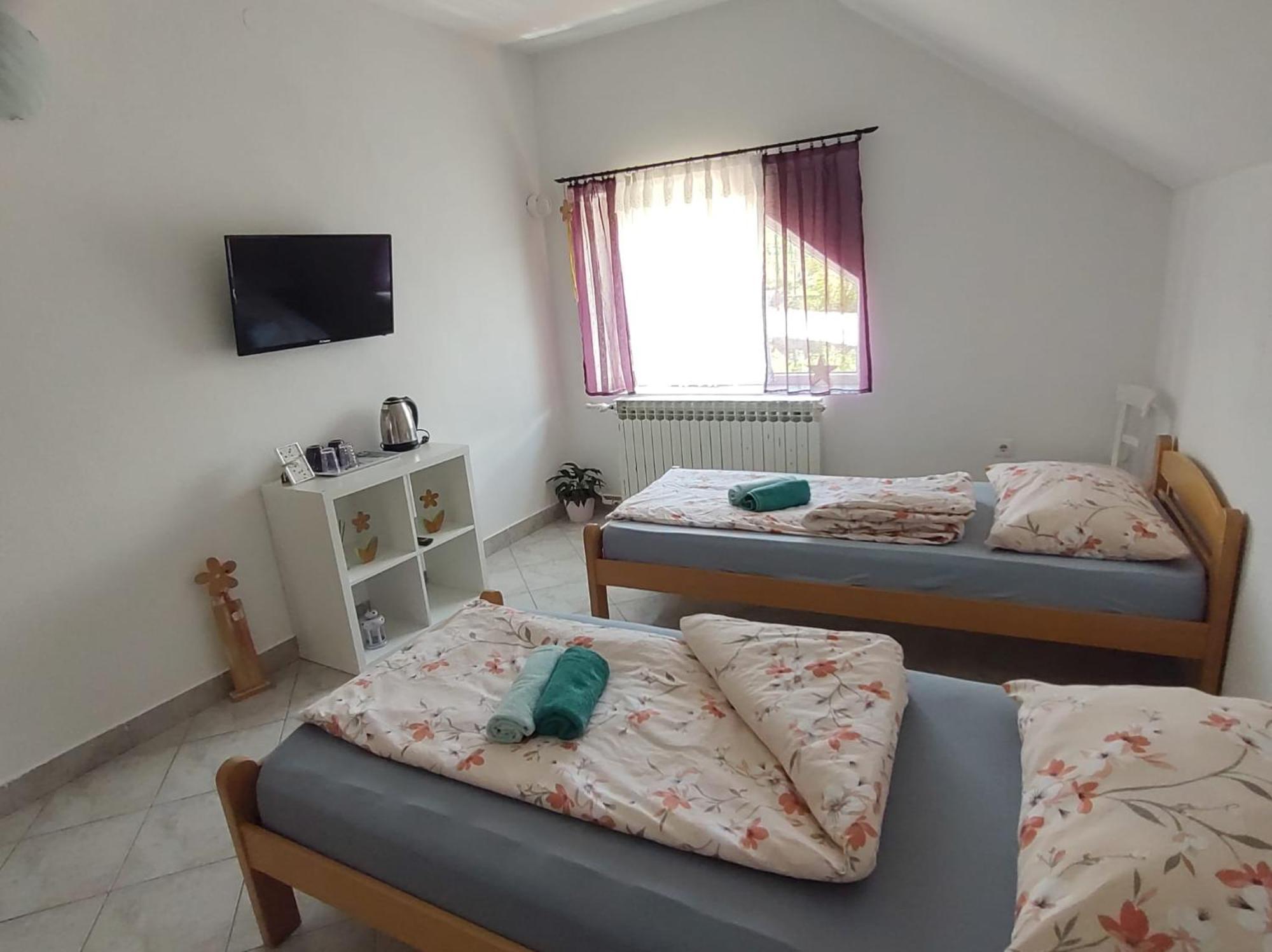 Apartment Ada Bed & Breakfast Gracac  Номер фото