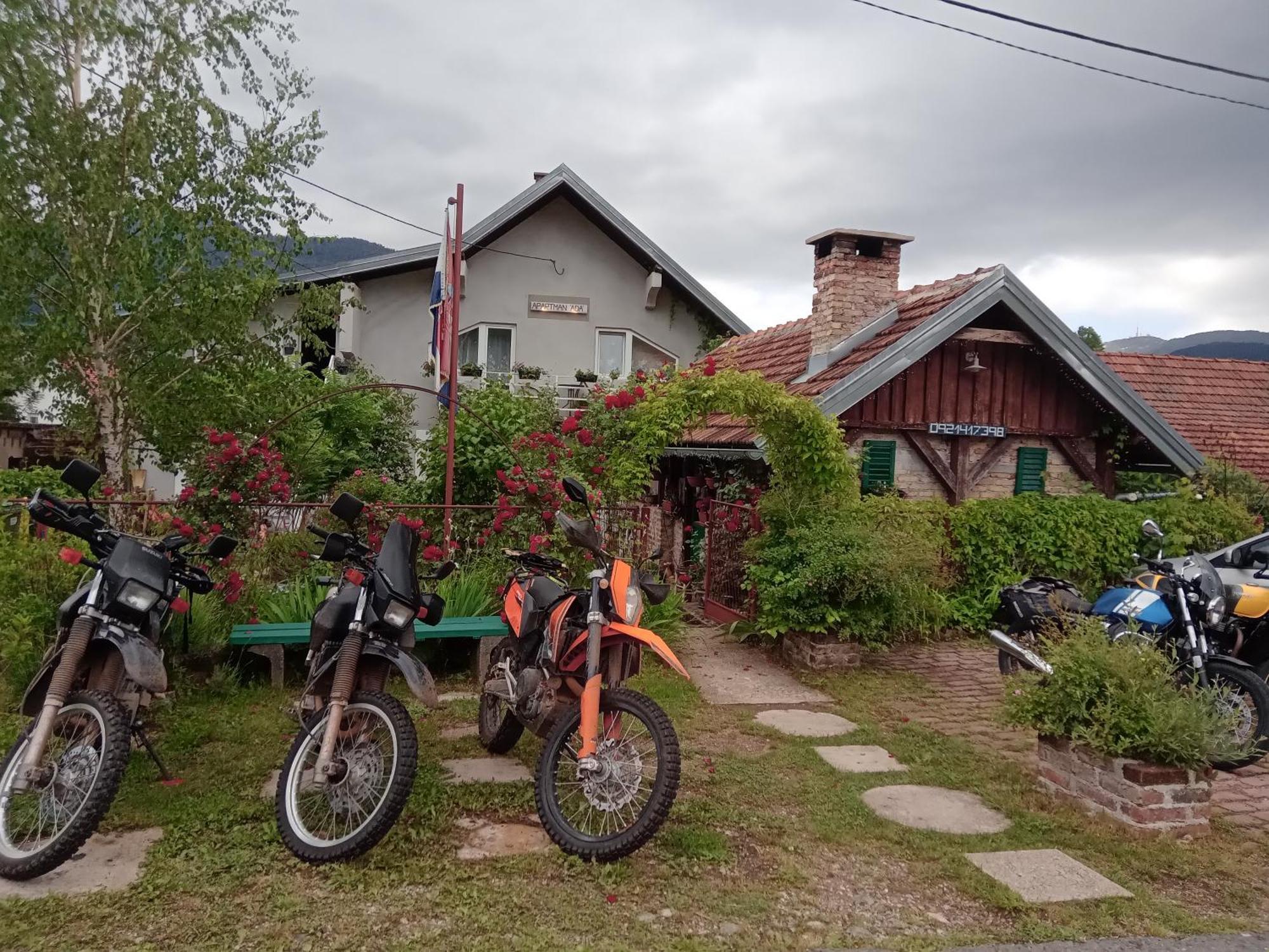 Apartment Ada Bed & Breakfast Gracac  Екстер'єр фото